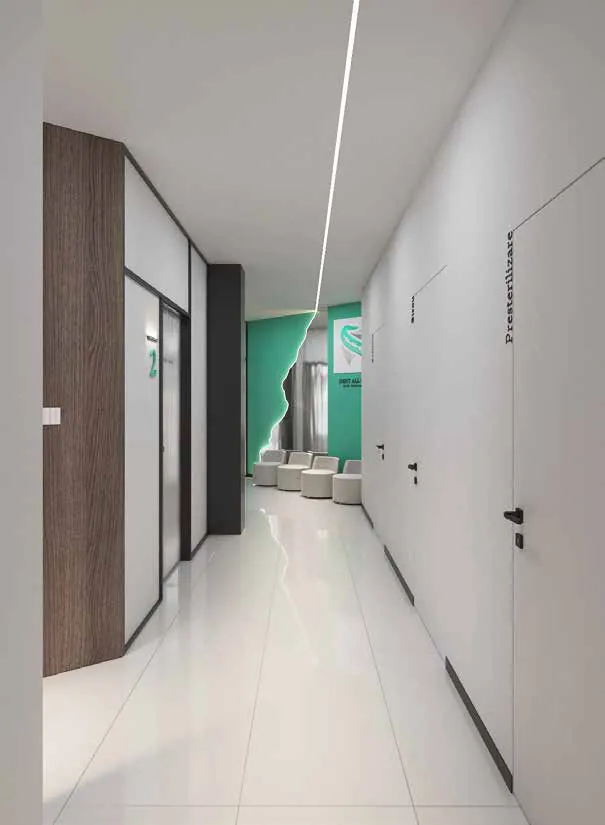 Coridor alb cu uși marcate prin inscripții, bandă de lumină în tavan și sala de așteptare verde-mentă în capăt.